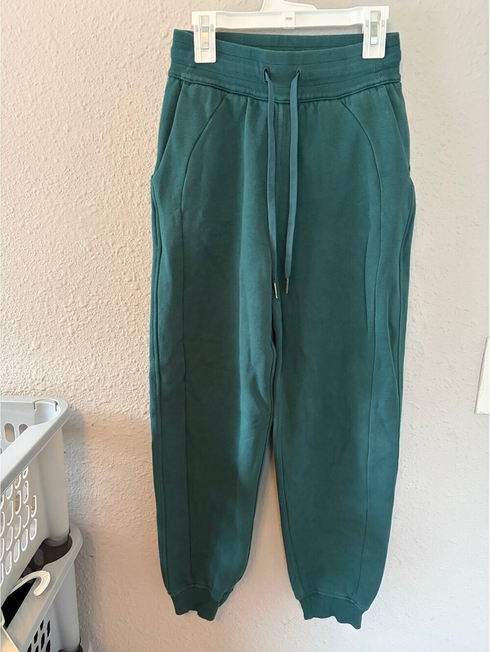 Lululemon Scuba Relaxed-Fit High-Rise Jogger Green Jasper size 0. $118 retail.
